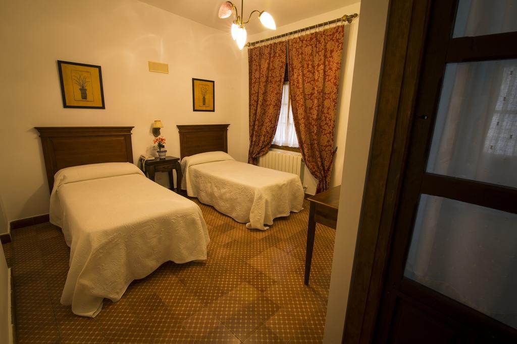 Hospederia Real Casona La Beltraneja Hotel Belmonte  Bagian luar foto